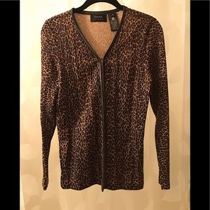 DANA Buchman leopard merino wool cardigan with faux leather trim. Form fitted. M
